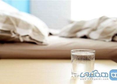 خطرات قرار دادن لیوان آب کنار رختخواب هنگام خواب خطرات قرار دادن لیوان آب کنار رختخواب هنگام خواب